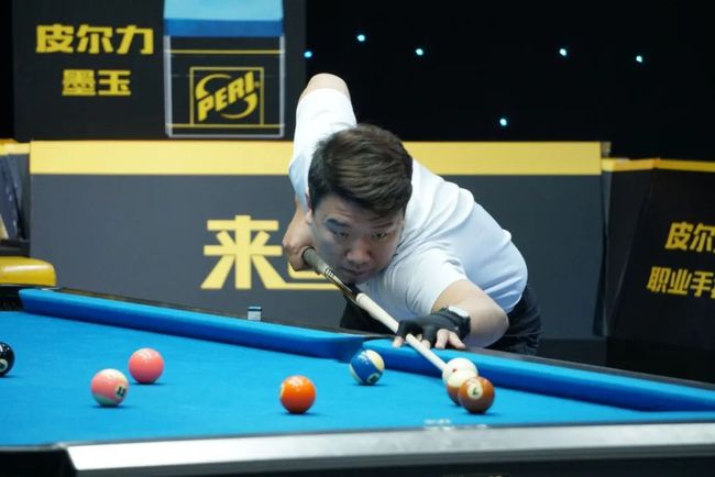 他的体型明 他的体型明